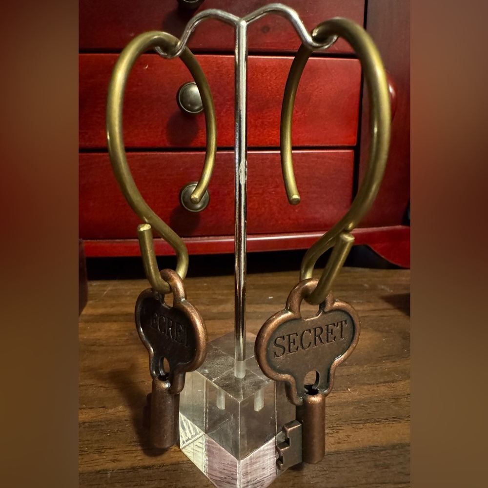 Like New Hanging brass earrings with keys